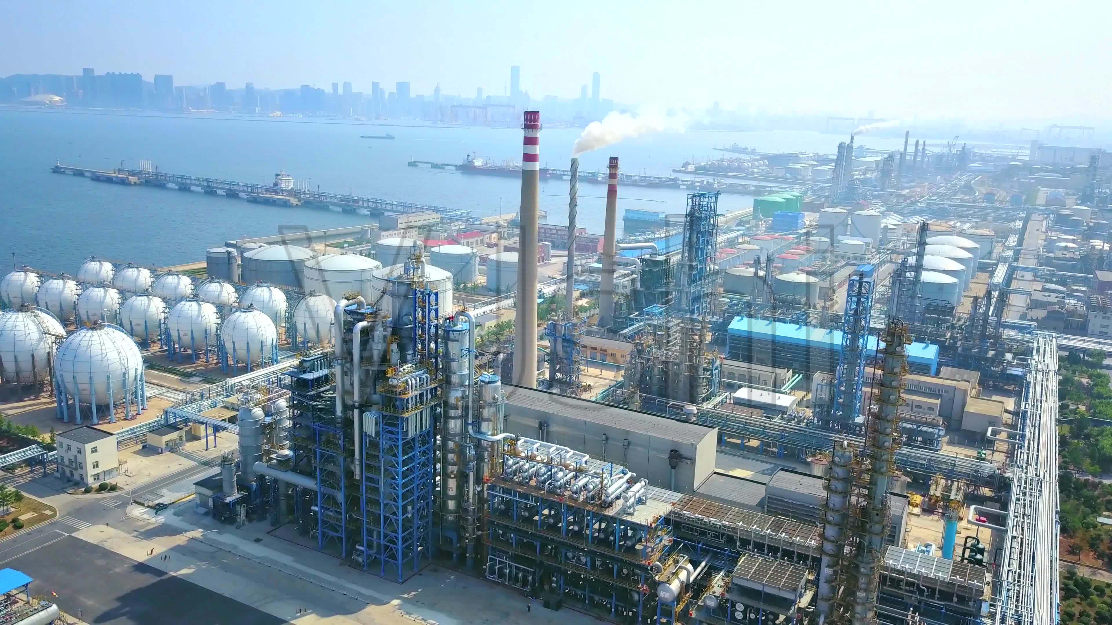 航拍海岸石油冶煉化工廠_3840X2160_高清視頻素材下載(編號:2807419)_實拍視頻